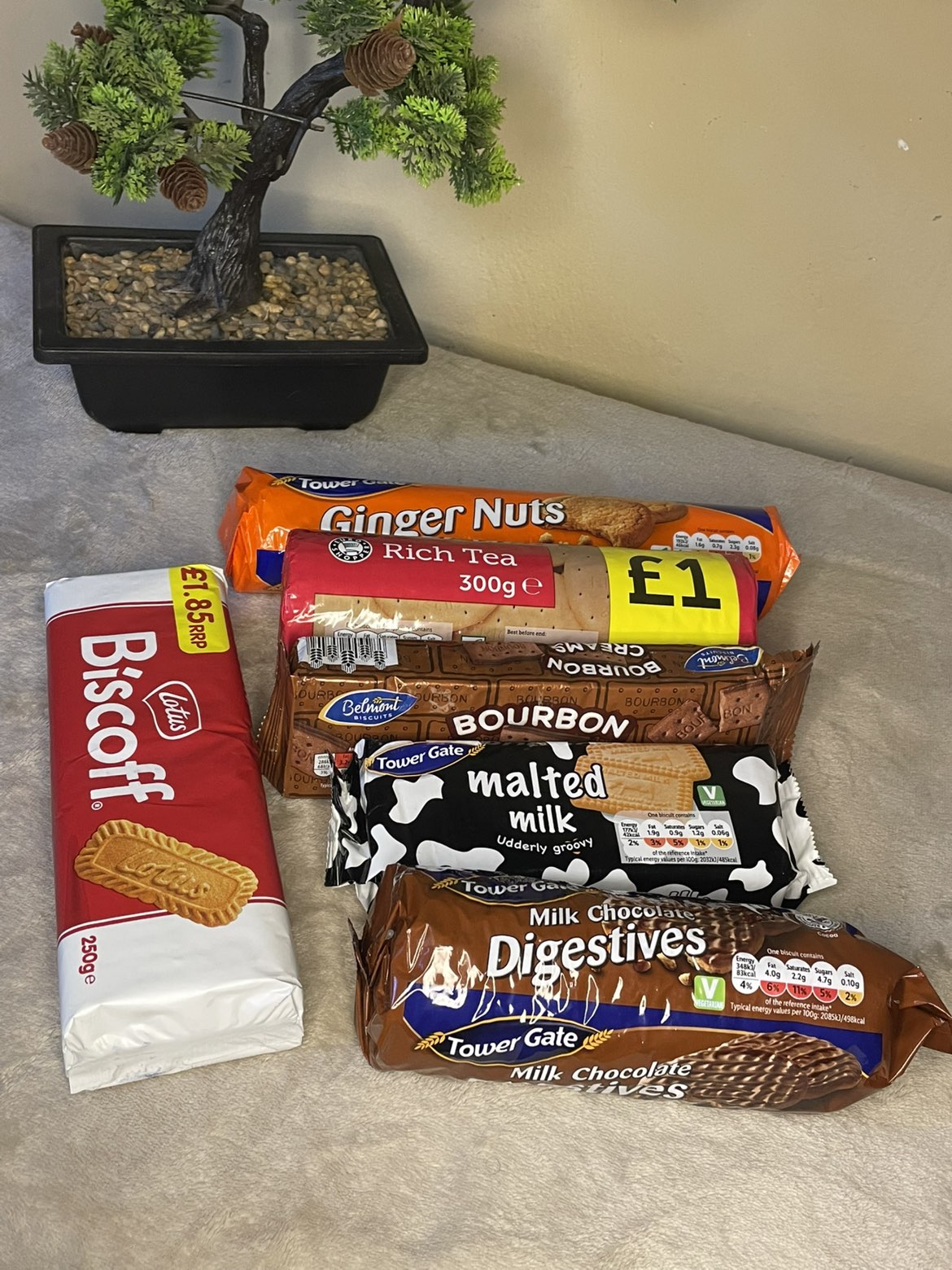 Pick any 5 biscuits for 200gh