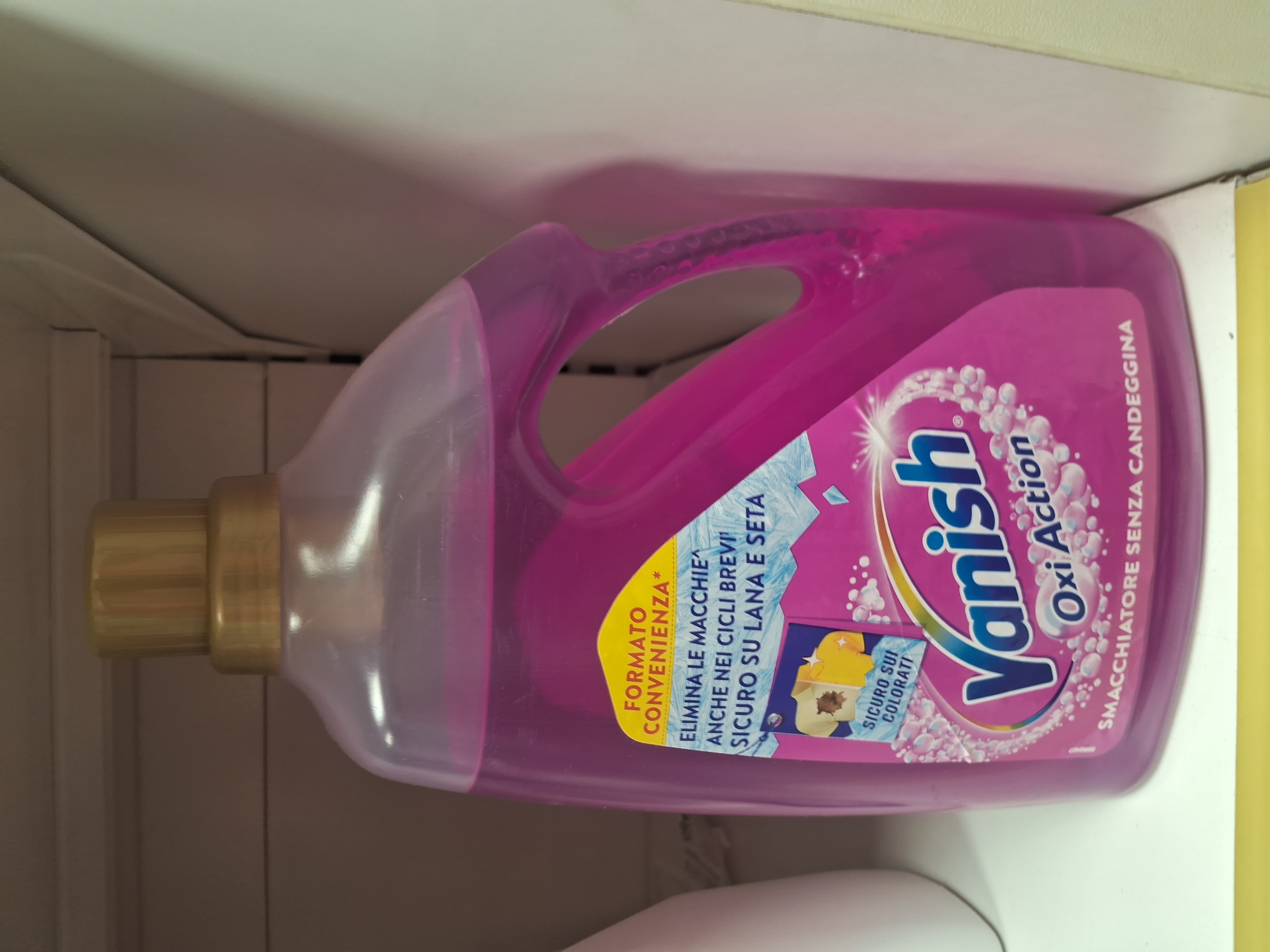 Stain removal for colour's clothes