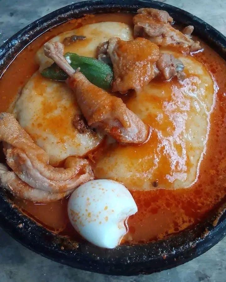 Fufu with chicken and intestines